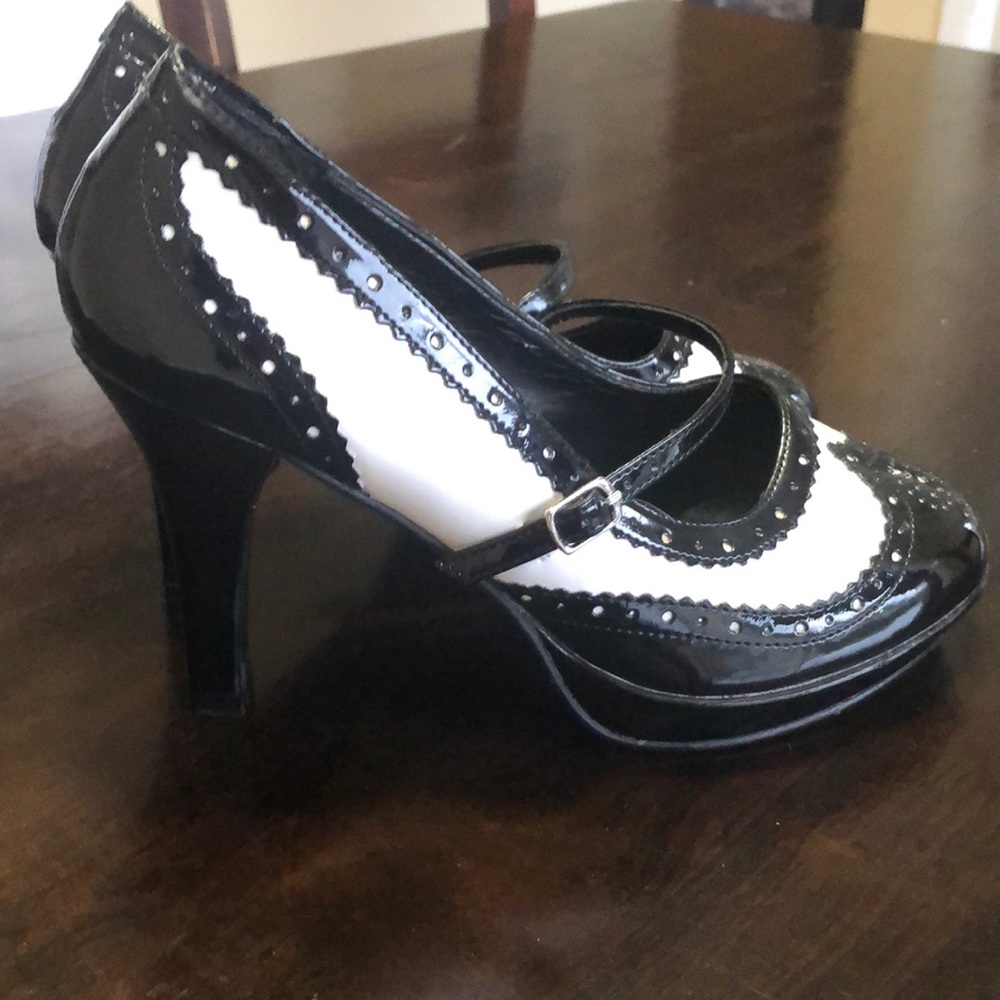 Black & white Oxford heels